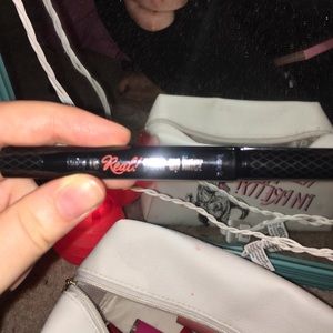 Twist end eye liner